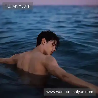 薄霜凤